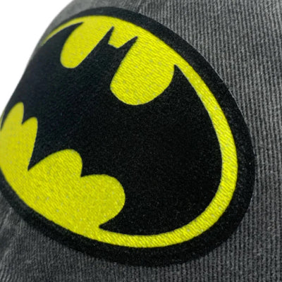 Gorra DC Comics Batman Logo Clásico Gris Tipo Deslavada