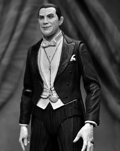 Figura NECA Universal Monsters Dracula Edición Blanco y Negro Versión Ultimate