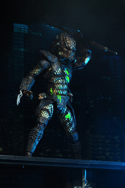 Figura NECA Predator 2 Battle Damaged City Hunter Versión Ultimate